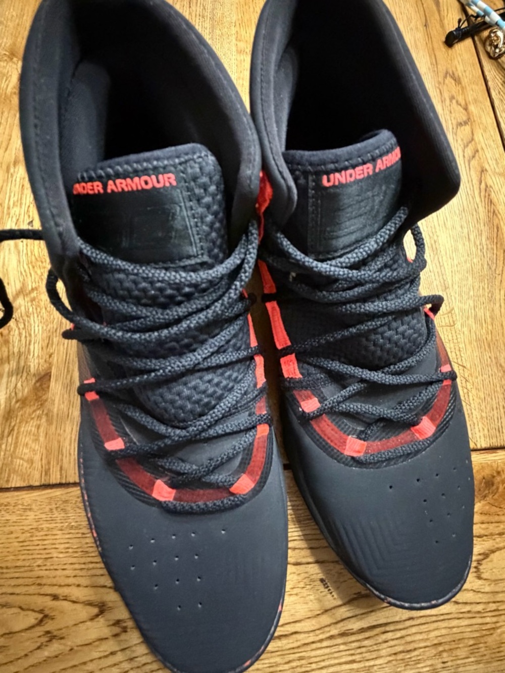 Under Armour Black and Red High-Top Basketball Shoes size -7 Y - Picture 4 of 5